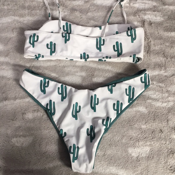 Zaful cactus print bikini set with reversible bottoms size 6/M - Picture 3 of 10
